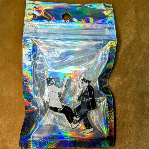 Mrs. Wallace 🕺 Vincent Dancing, Pin Set - Picture 5 of 5